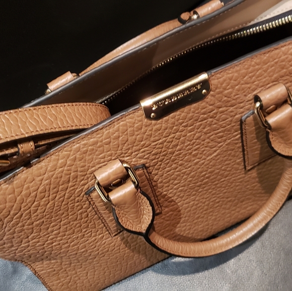 Burberry Medium Clifton Bag - Picture 3 of 8